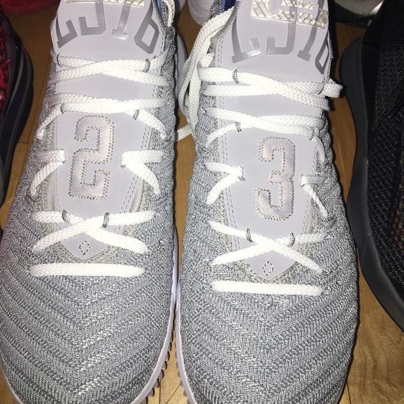 Nike Lebron Shoes - Picture 1 of 3